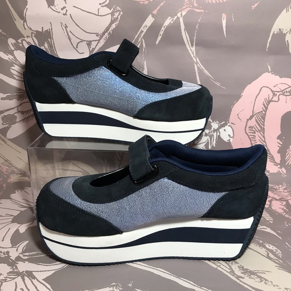 volatile shoes wholesale